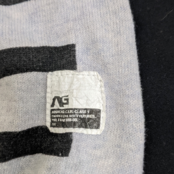 Analog V-neck sweater - Picture 4 of 4